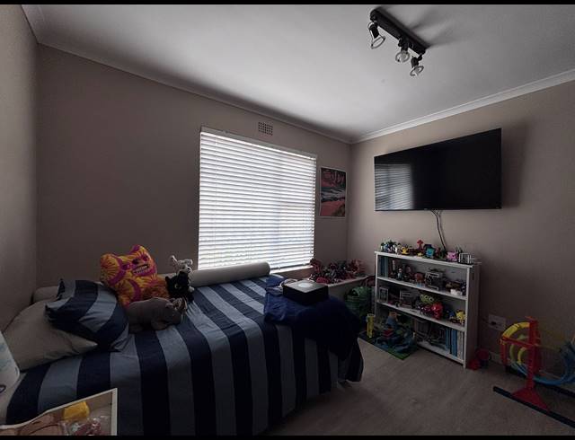 3 BEDROOM FREESTANDING TO LET IN SUNNINGDALE